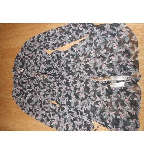 Victoria’s Secret Robe - Picture 6 of 6